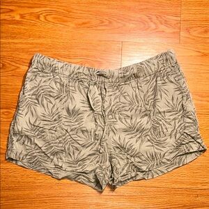 GAP Green and Gray Cargo Shorts Relaxed Fit